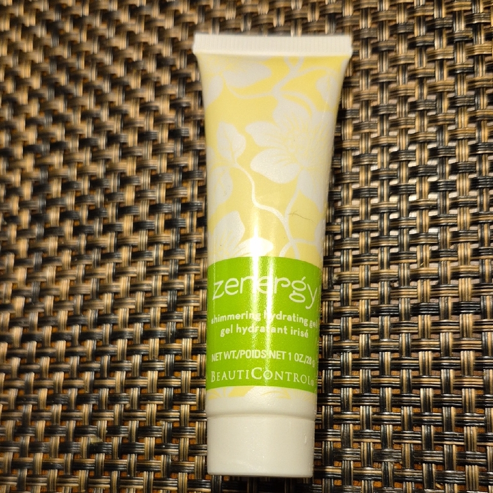 BeautiControl Zenergy Hydrating Gel in Yellow and Green